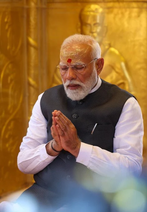 Prime Minister performs Darshan and Pooja at Baba Vishwanath Temple; prays for the prosperity and good health of the people of the nation