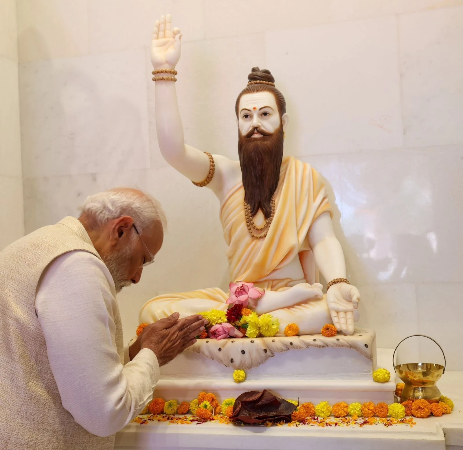 Prime Minister shares glimpses of Shri Ram Janmabhoomi Mandir Dhwajarohan Utsav in Ayodhya
