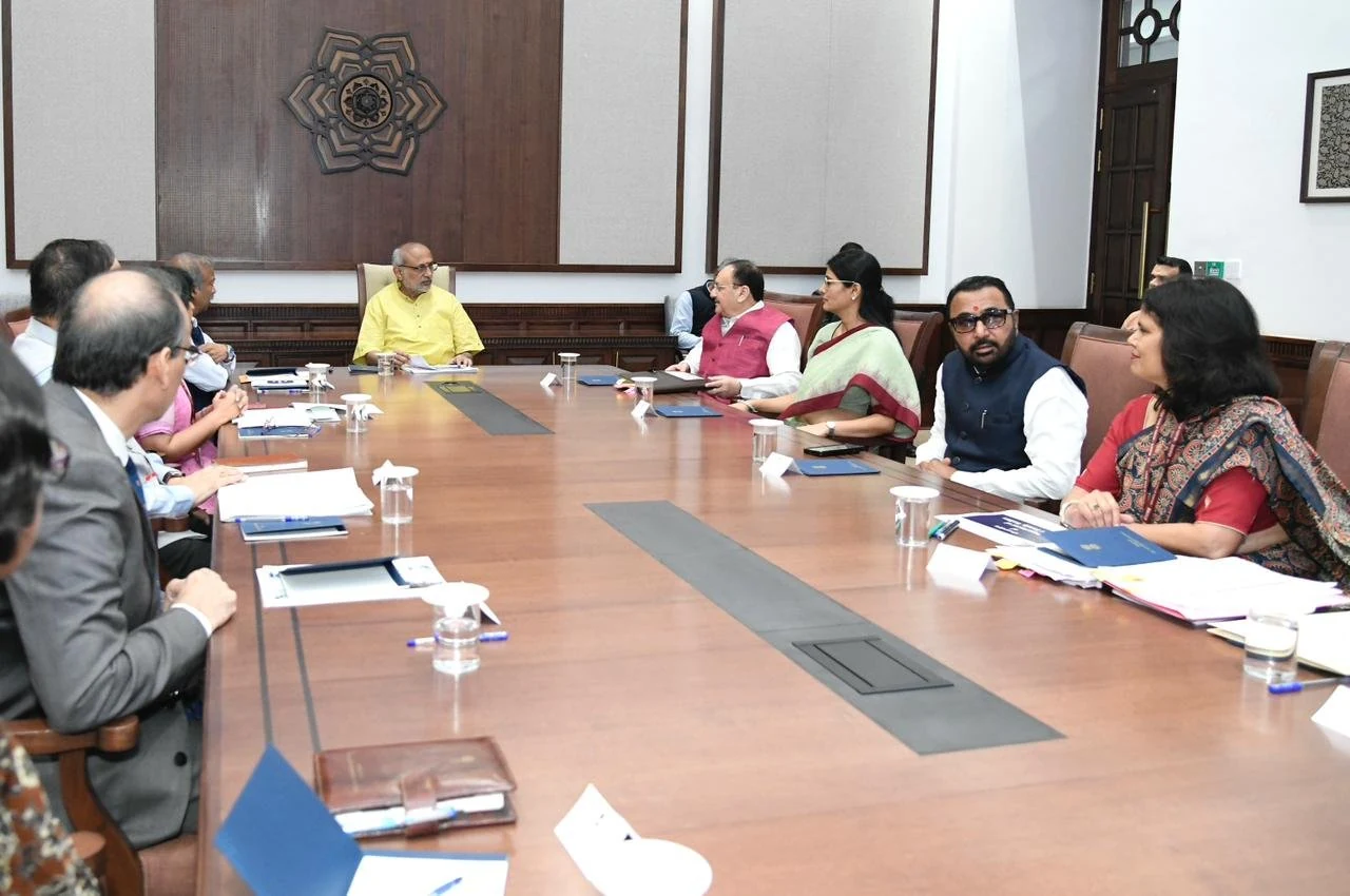 Vice-President Shri C. P. Radhakrishnan Apprised of Key Initiatives of Health & Family Welfare and Chemicals & Fertilizers Ministries
