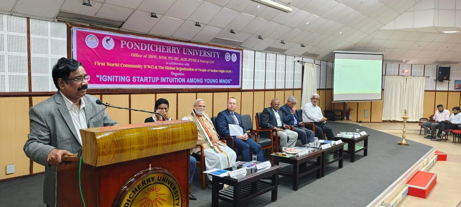 எதிர்கால தொழில்முனைவோருக்கான புதுவைப் பல்கலைக்கழகத்தின் தொழில்முனைவு கருத்தரங்கு