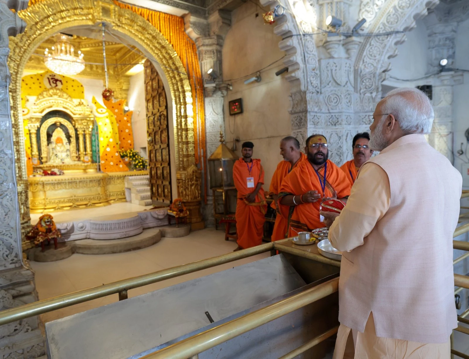 Prime Minister performs pooja of Maa Bamleshwari in Dongargarh, Chhattisgarh